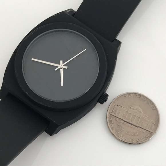 Nixon Minimal Men Watch Black Rubber Band WR 100M - Picture 4 of 8